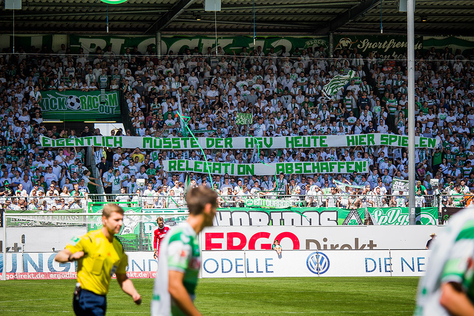 Fürther Spruchband beim Spiel gegen den KSC