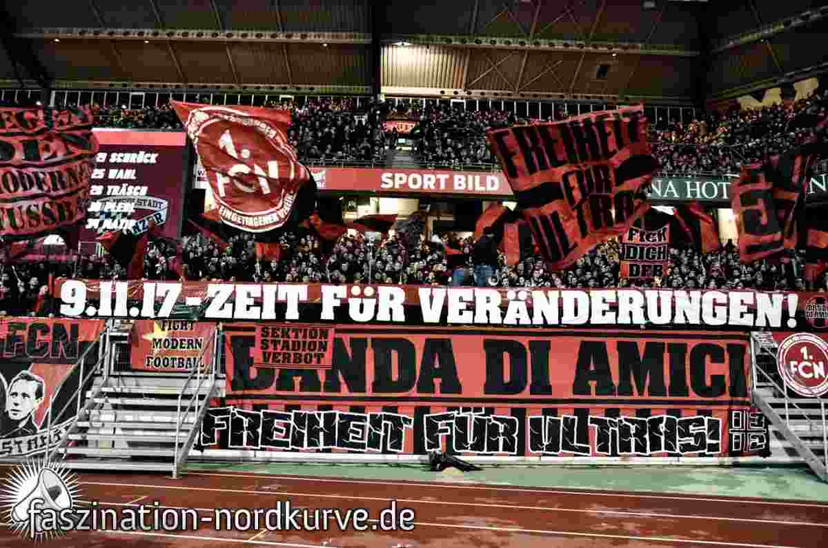 Nürnberg Spruchband beim Spiel gegen Ingolstadt: "09.11.2017 - Zeit für Veränderungen!"