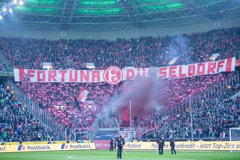 Düsseldorf zündet in Mönchengladbach - Fortuna Düsseldorf 1895 e.V. | Pyroshow