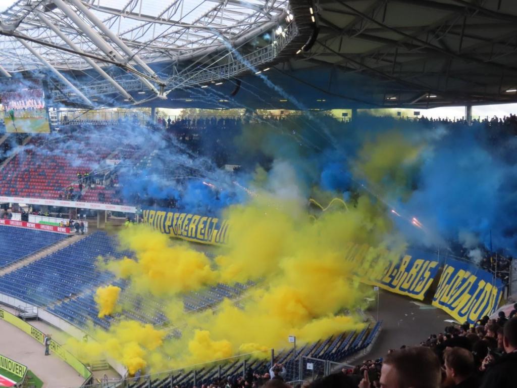 Eintracht Braunschweig zündet in Hannover - Eintracht Braunschweig | Pyroshow