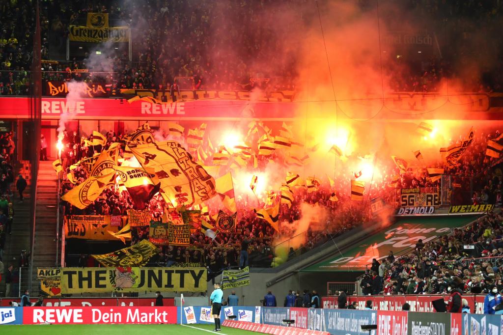 Dortmund zündet in Köln - Borussia Dortmund | Pyroshow