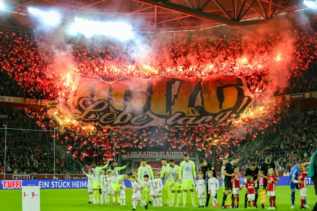 Kaiserslautern zündet in Düsseldorf - 1. FC Kaiserslautern | Pyroshow