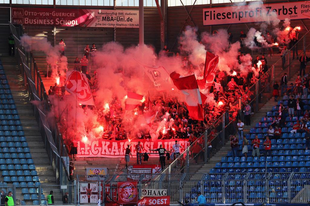 Kaiserslautern zündet in Magdeburg - 1. FC Kaiserslautern | Pyroshow