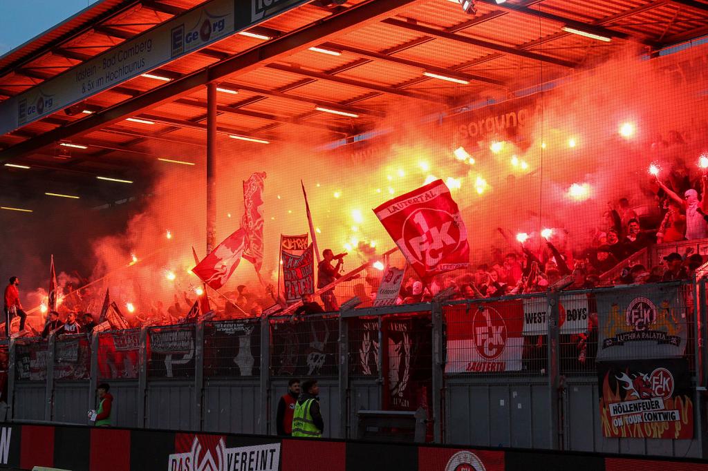 Kaiserslautern zündet in Wiesbaden - 1. FC Kaiserslautern | Pyroshow