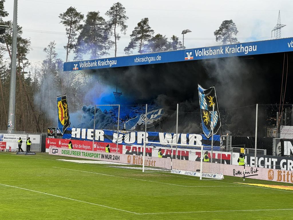 Waldhof Mannheim zündet in Sandhausen - Waldhof Mannheim | Pyroshow