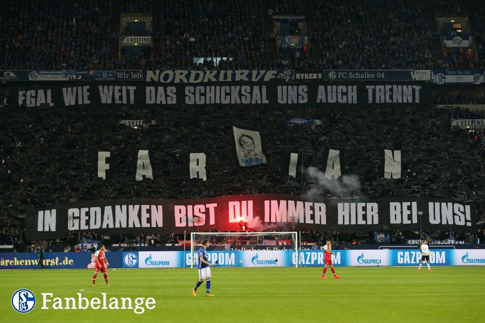 Gedenk - Choreo der Schalker Nordkurve