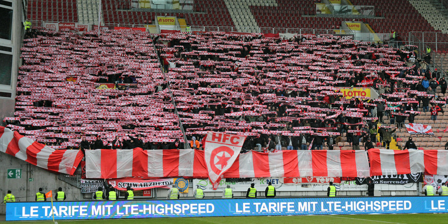 Halle mit Schalparade und Spruchband in Kaiserslautern! - Hallescher FC | Choreo - Bild 1