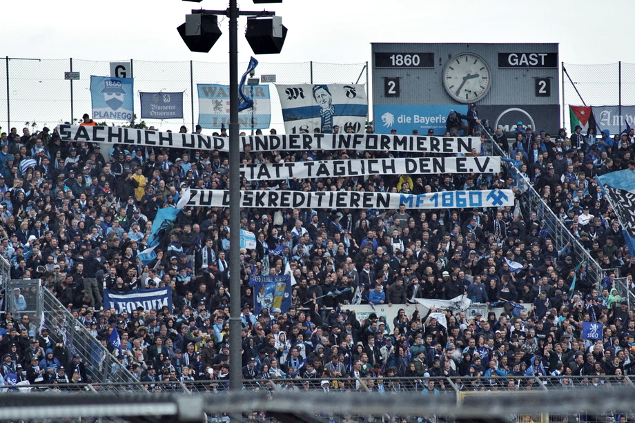 1860 mit Spruchbändern gegen Köln! - TSV 1860 München | Spruchband - Bild 2