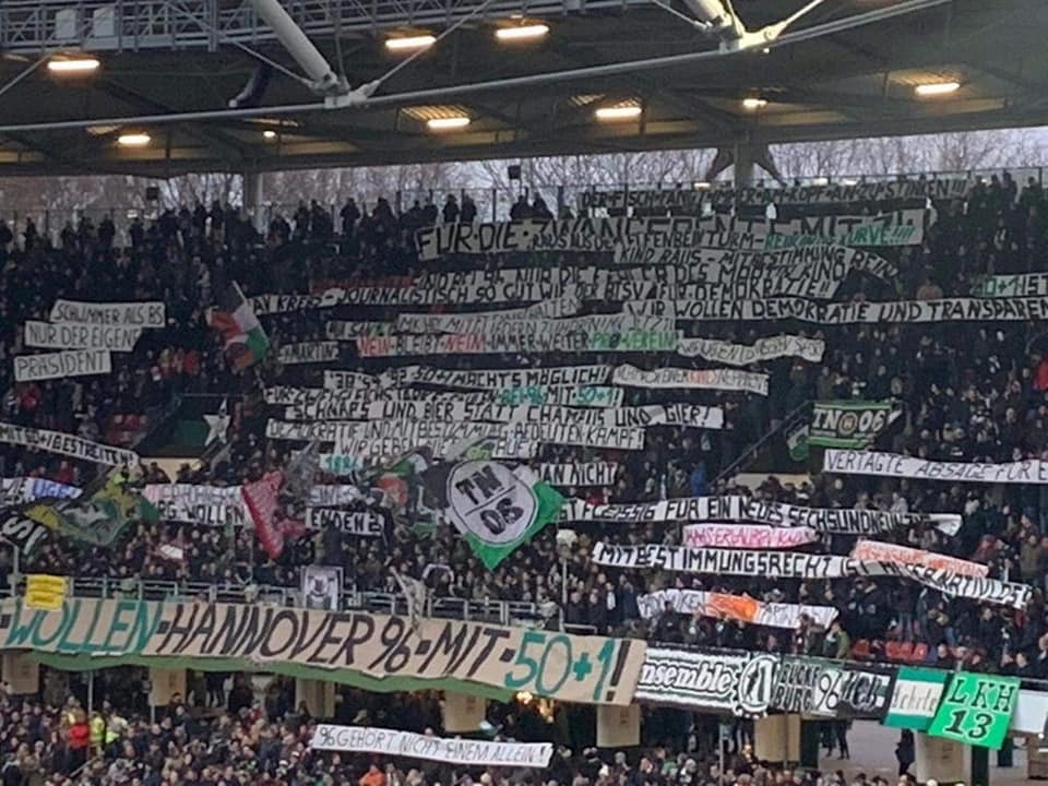 Hannover mit erneutem Protest gegen 50+1! - Hannover 96 | Spruchband - Bild 1
