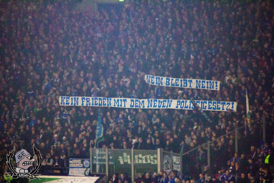 Schalke mit Protest gegen Polizeigesetz - FC Schalke 04 e.V. | Spruchband