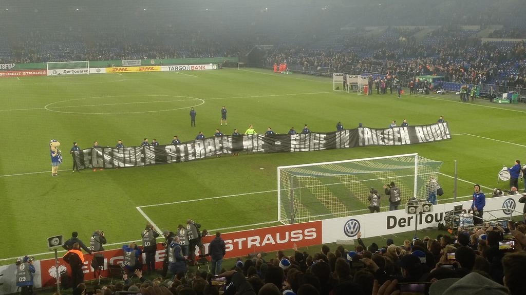 Nordkurve und Spieler trauern mit Banner um Rudi Assauer! - FC Schalke 04 e.V. | Spruchband - Bild 2