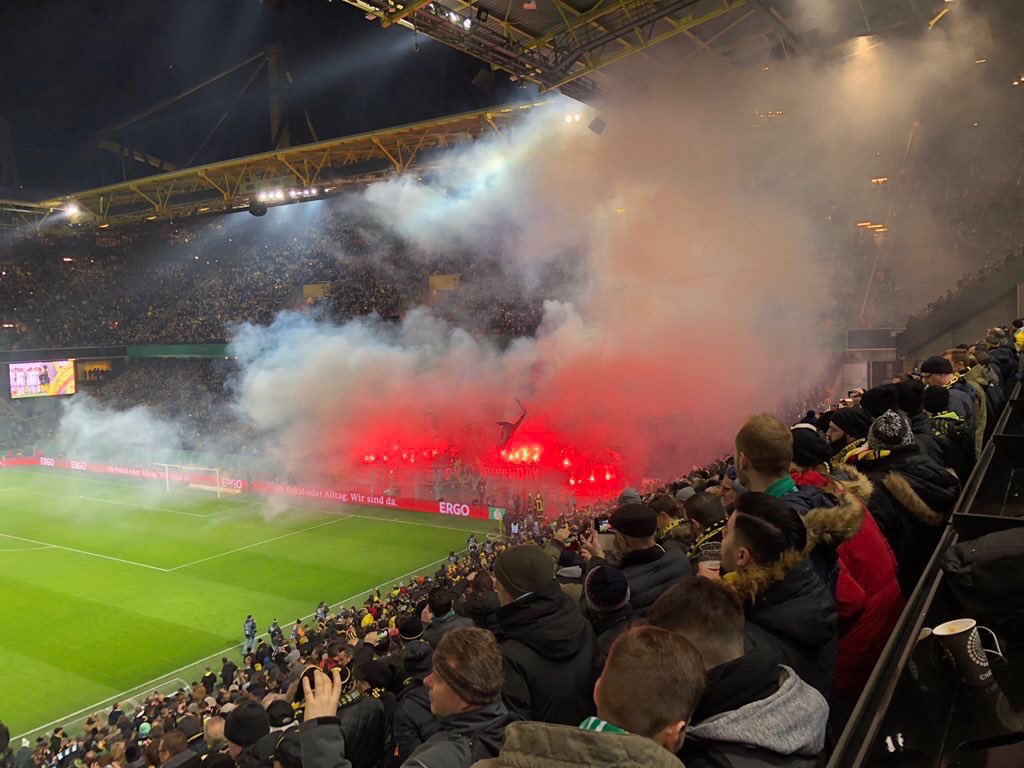 Bremen mit Pyroshow in Dortmund! - Werder Bremen | Pyroshow - Bild 1