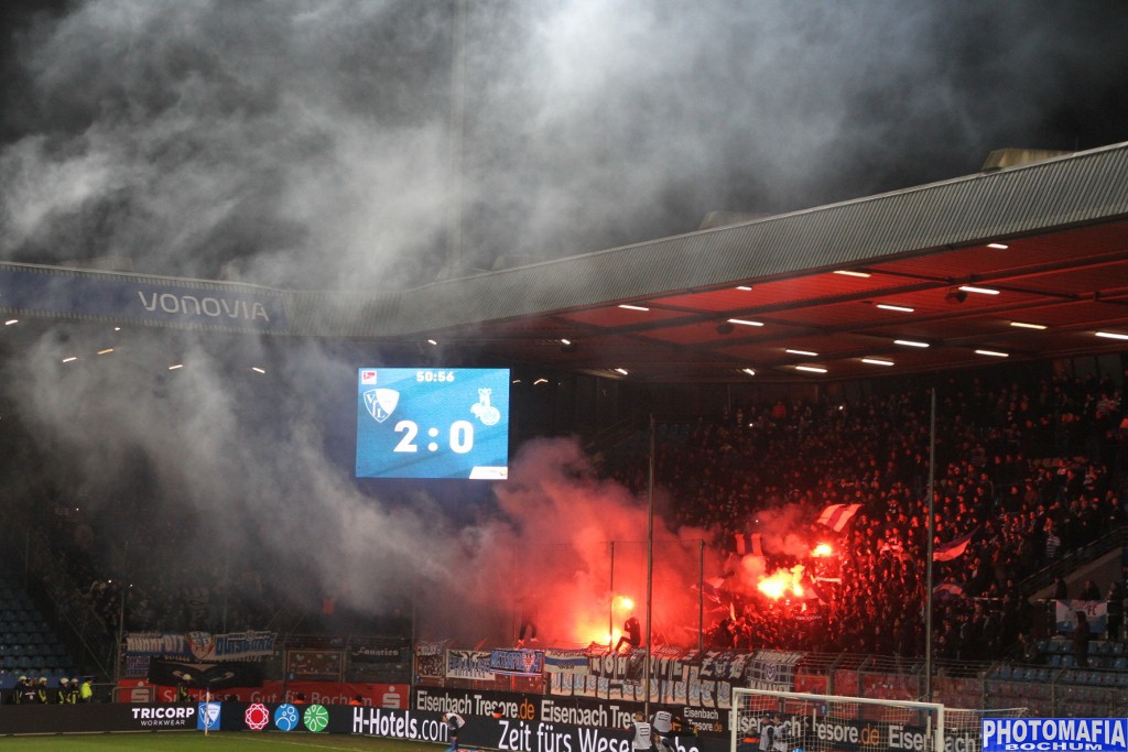 Duisburg mit Pyro beim Derby, - MSV Duisburg | Pyroshow - Bild 2