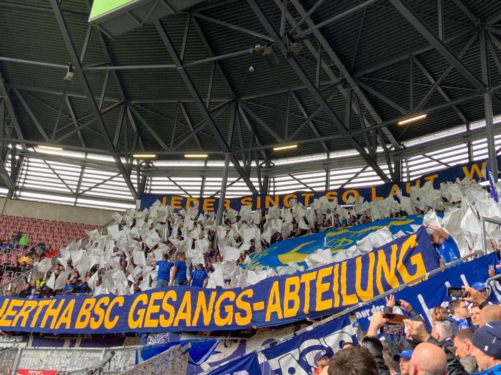 Hertha mit Intro und Rauch in Augsburg! - Hertha BSC | Choreo - Bild 3