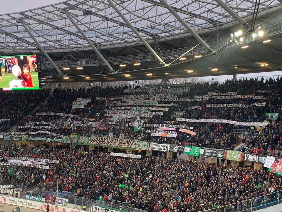 Hannover mit erneutem Protest gegen 50+1! - Hannover 96 | Spruchband - Bild 2