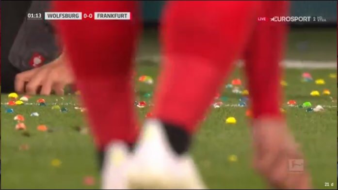 „Montagsspiele gehen uns auf die Eier!“ - Eintracht Frankfurt | Spruchband - Bild 2