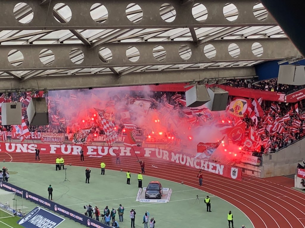Bayern mit Pyro im Derby gegen Nürnberg! - Bayern München | Pyroshow - Bild 2