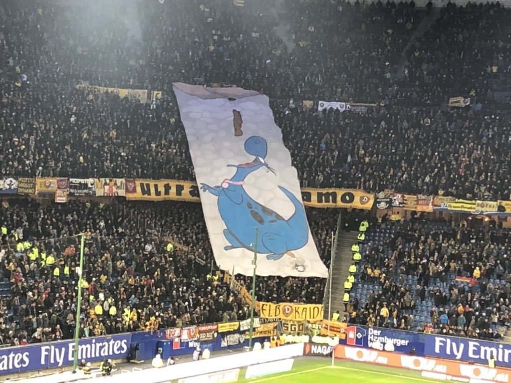 Dynamo Fans mit Dino-Aktion im Gästeblock! - SG Dynamo Dresden e.V. | Sonstiges