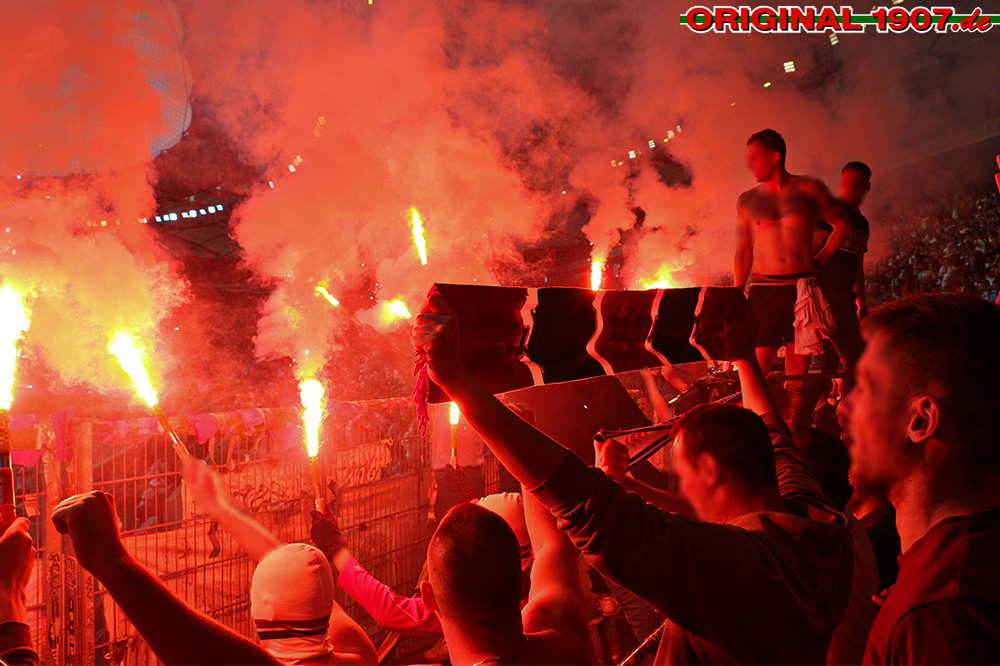 Augsburg zündet in Stuttgart - FC Augsburg | Pyroshow