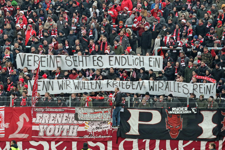 Kaiserslautern protestiert für Freigabe aller Choreomaterialien! - 1. FC Kaiserslautern | Spruchband - Bild 2