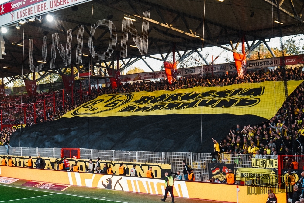 Dortmund Blockfahne bei Union Berlin - Borussia Dortmund | Choreo