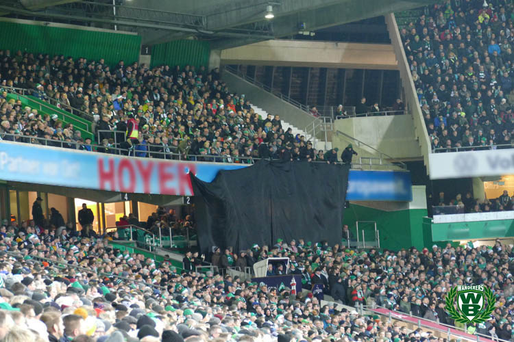 Werder Ultras verhüllen Wohninvest-Loge - Werder Bremen | Sonstiges