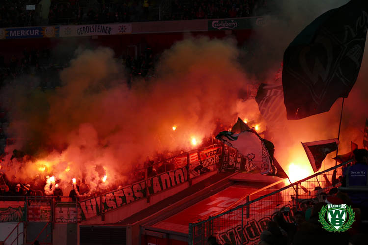 Bremen zündet in Düsseldorf - Werder Bremen | Pyroshow