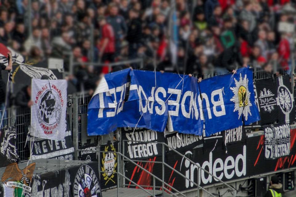 Spruchbänder und Banner der Bundespolizei - Eintracht Frankfurt | Rückblick - Bild 1