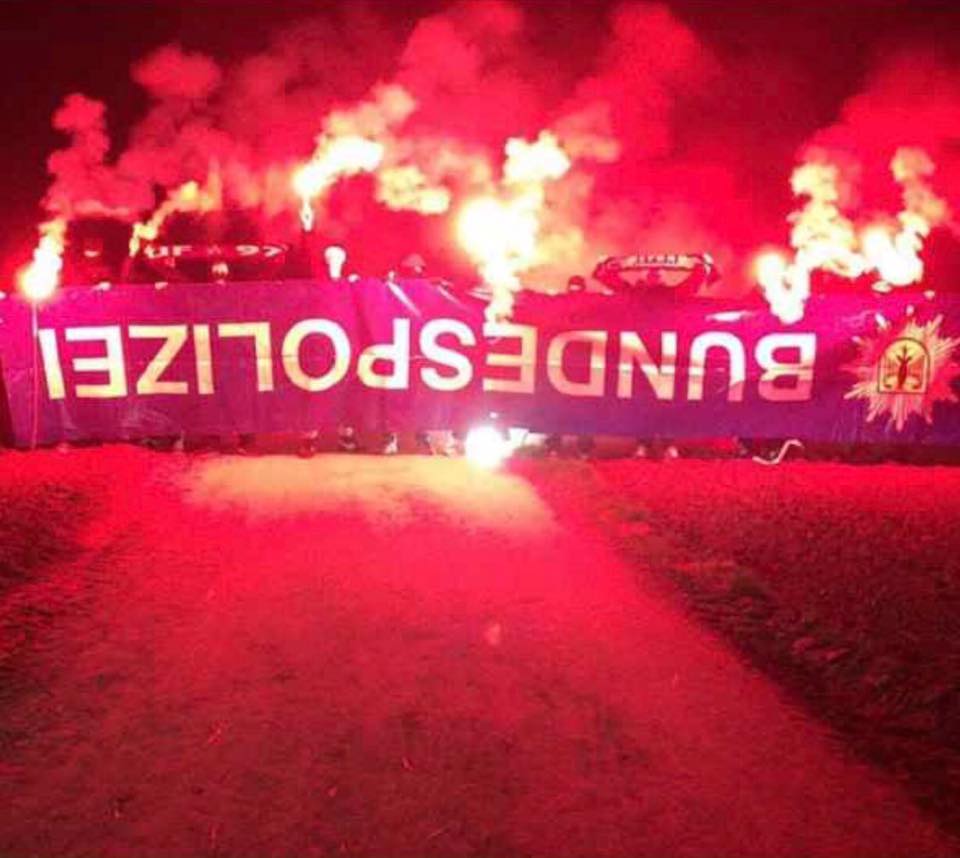 Spruchbänder und Banner der Bundespolizei - Eintracht Frankfurt | Rückblick - Bild 2