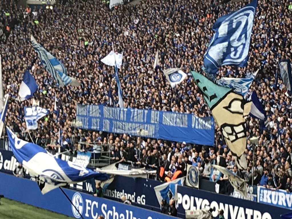 Schalke mit Spruchband gegen Metzelder! - FC Schalke 04 e.V. | Spruchband