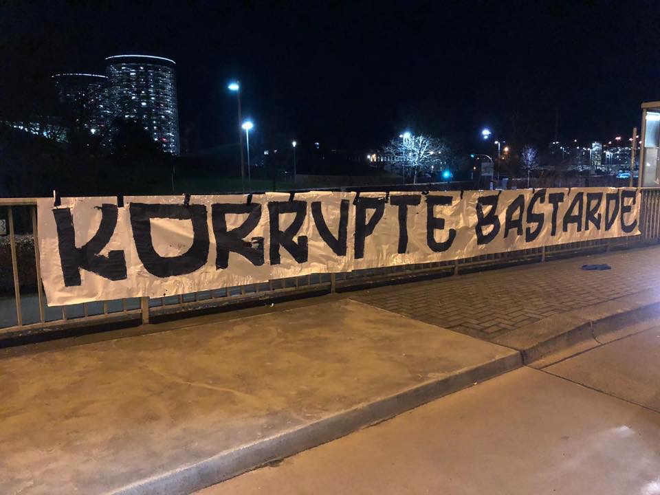 Fanszene von Wolfsburg mit Anti-DFB Plakaten vor Länderspiel in Wolfsburg! - VfL Wolfsburg | Spruchband - Bild 3