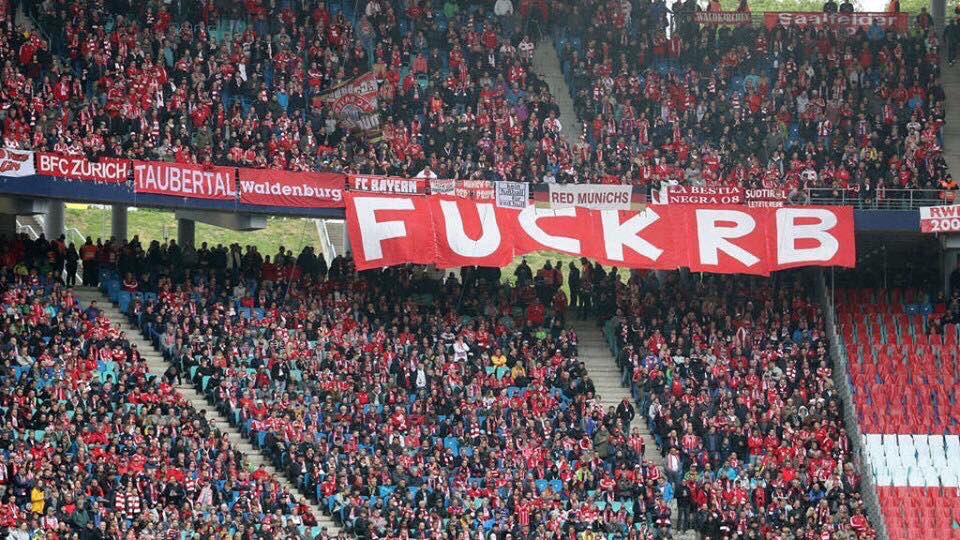 Bayern mit „FUCK RB“ Protest in Leipzig! - Bayern München | Spruchband - Bild 2