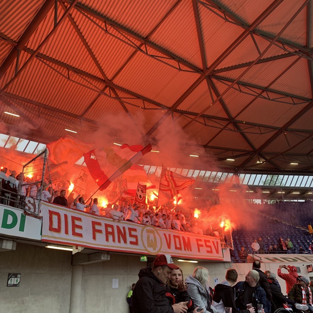 Mainz mit Pyro in Hannover! - 1. FSV Mainz 05 e.V. | Pyroshow - Bild 1