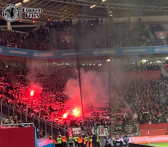Düsseldorf zündet in Leverkusen