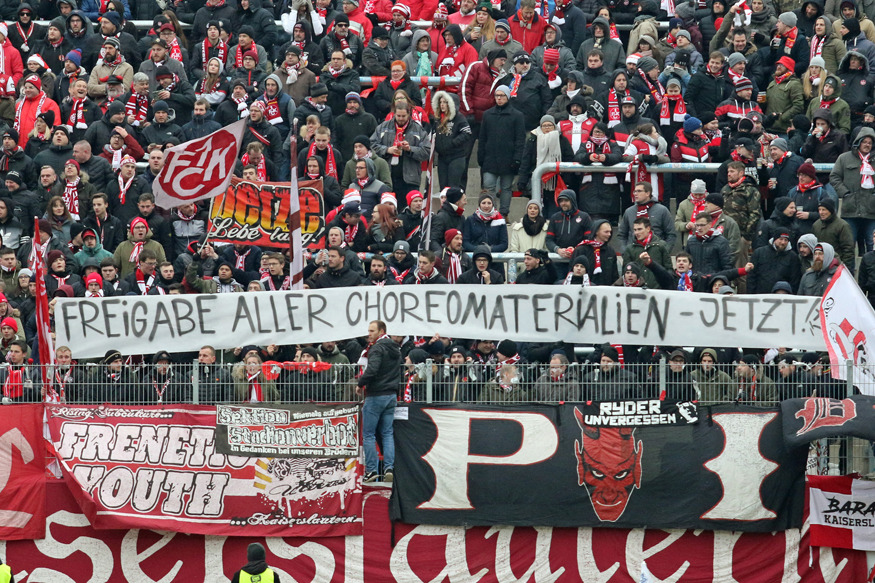 Kaiserslautern protestiert für Freigabe aller Choreomaterialien! - 1. FC Kaiserslautern | Spruchband - Bild 1