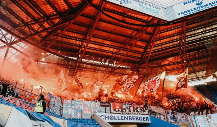 St. Pauli zündet in Rostock - FC St. Pauli e.V. | Pyroshow