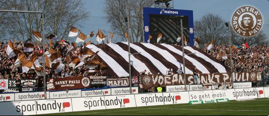 St. Pauli Choreo beim FSV Frankfurt