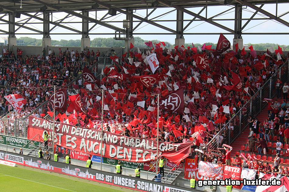 Kaiserslautern Choreo in Ingolstadt - 1. FC Kaiserslautern | Choreo
