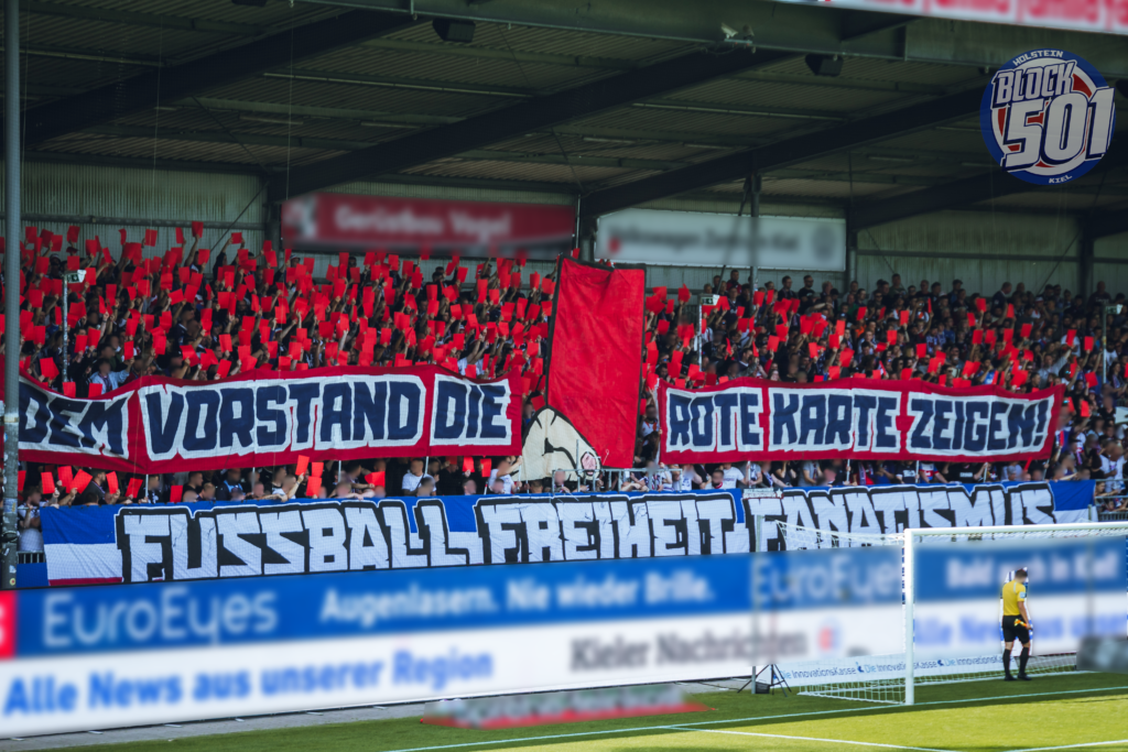 Kiel Choreo gegen Paderborn - Kieler SV Holstein von 1900 e.V. | Choreo