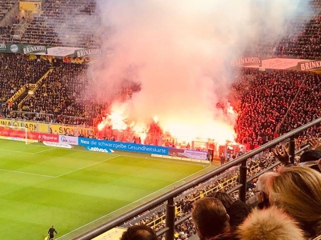 Leverkusener Pyro-Show in Dortmund