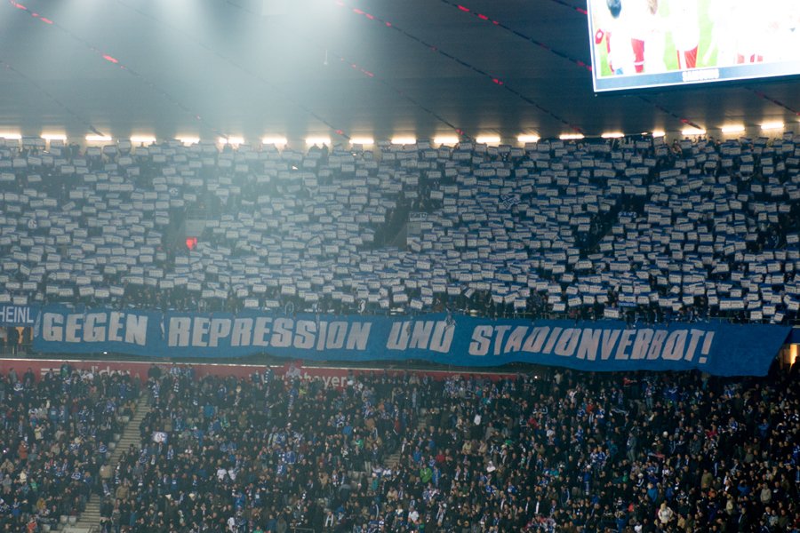 Schalke Choreo in München - FC Schalke 04 e.V. | Choreo - Bild 2