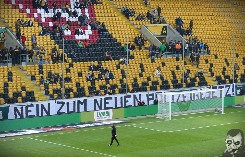 Nein zum neuen Polizeigesetz! - SG Dynamo Dresden e.V. | Spruchband