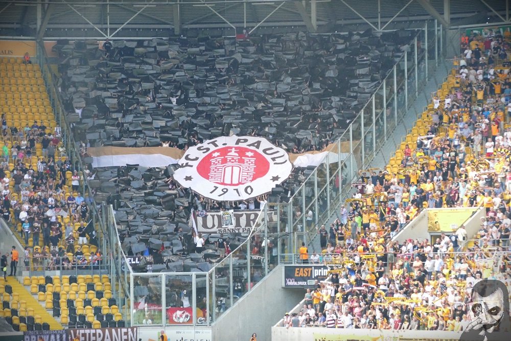 St. Pauli Choreo in Dresden - FC St. Pauli e.V. | Choreo