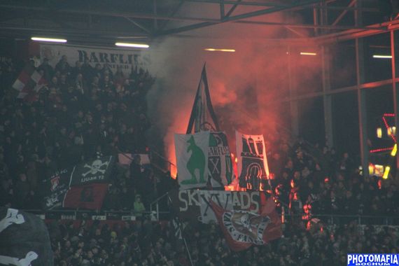 Pyro auf der Gegengerade