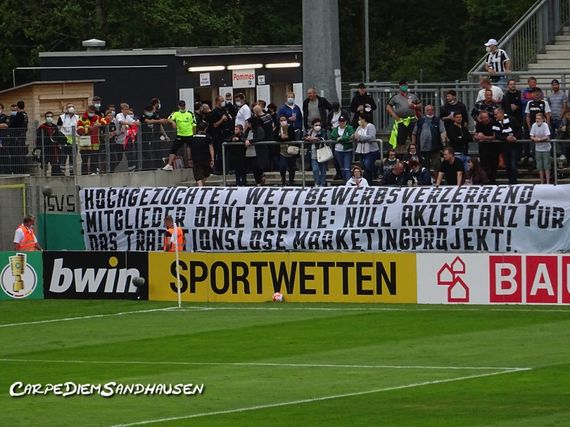 Sandhausen-Spruchband gegen RB Leipzig