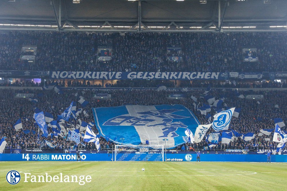 Schalke Blockfahne gegen Union Berlin - FC Schalke 04 e.V. | Choreo