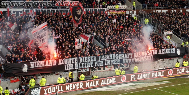Gedenk-Fackeln auf St. Pauli - VfB Stuttgart | Pyroshow