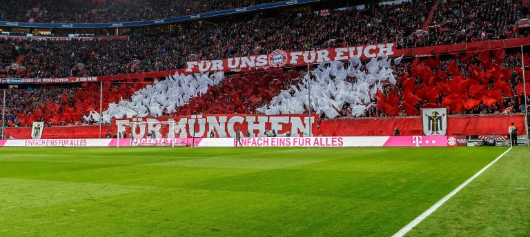 Bayern-Choreo und Papierrollen-Aktion - Bayern München | Rückblick - Bild 1