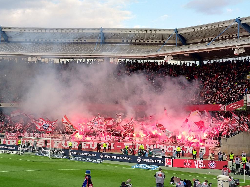 Bayern mit Pyro im Derby gegen Nürnberg! - Bayern München | Pyroshow - Bild 1