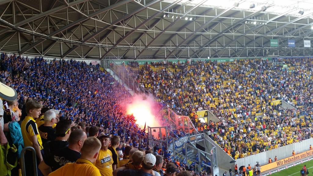 Paderborn mit Pyro in Dresden! - SC Paderborn 07 | Pyroshow - Bild 2